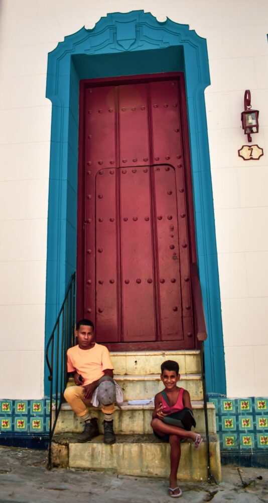 two kids on the steps in cuba