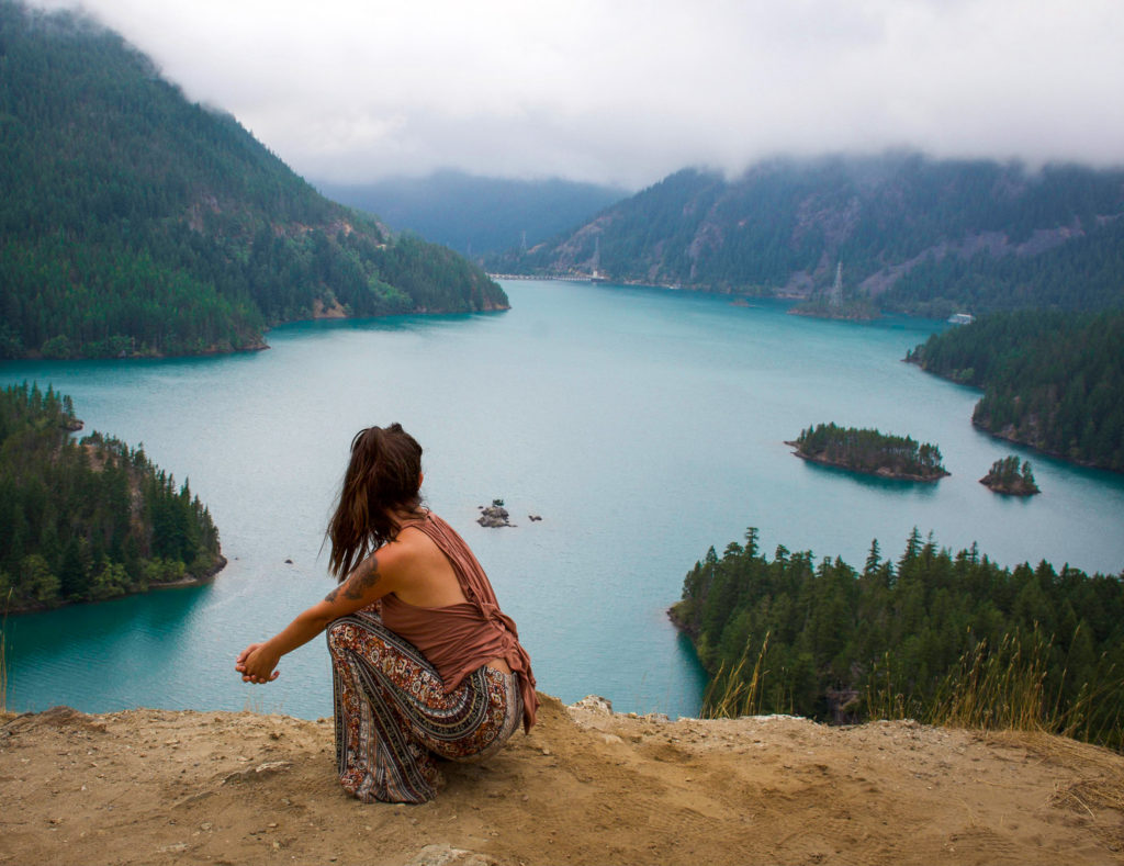 Diablo lake on North Cascades National Park Itinerary. Bright blue lake with dirt overlook. 