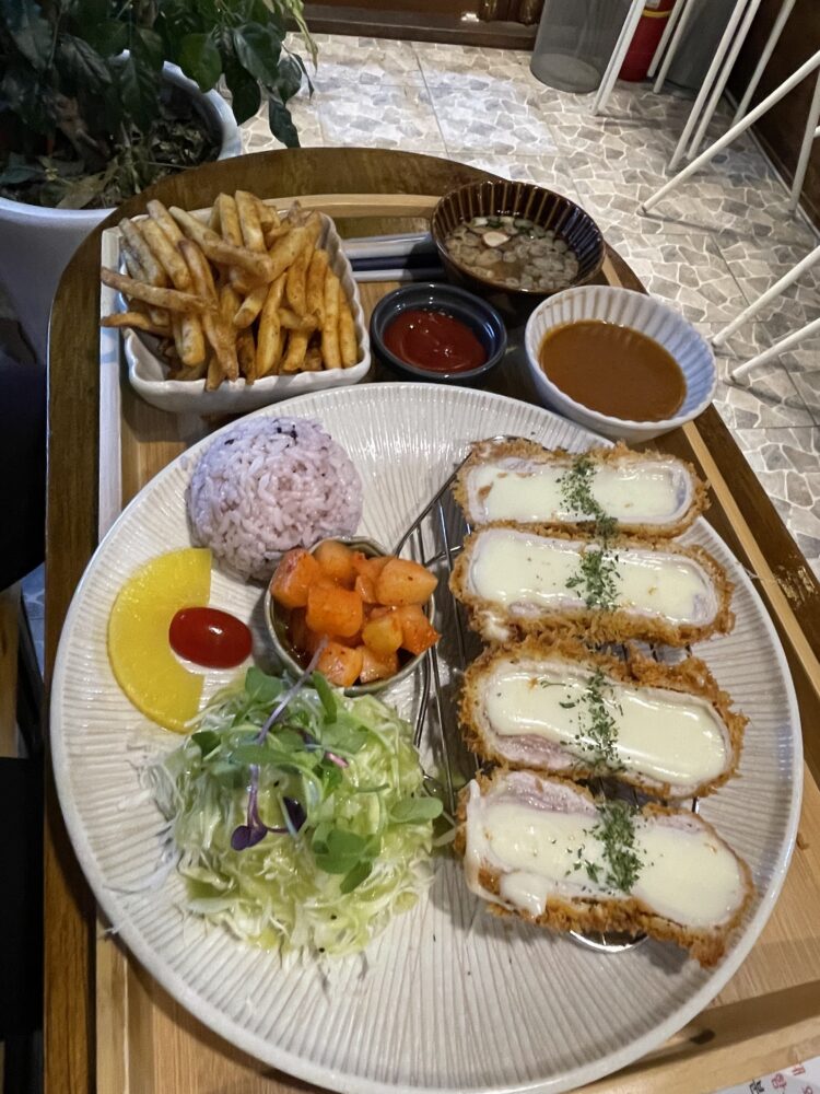 Delicious tonkatsu in Korea 