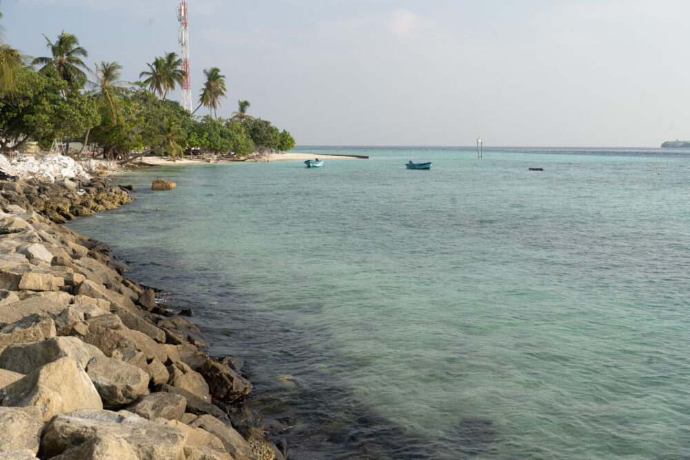 Rocky beach area on gulhi island 