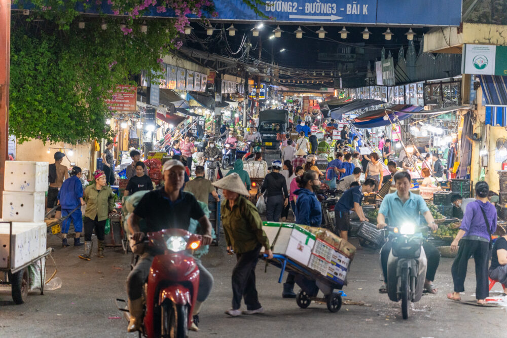 A very crowded street on the hanoi food tour. 