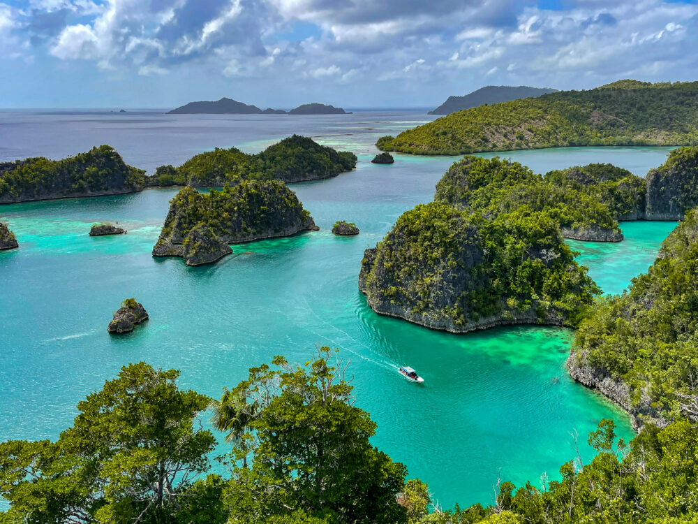 aerial view of the many forested rock formations of Playaneimo